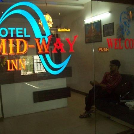 Hotel Mid - Way Inn Gandhinagar Eksteriør billede